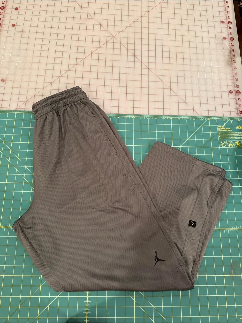 Jordan Men's Gray Athletic Joggers - Picture 13 of 13